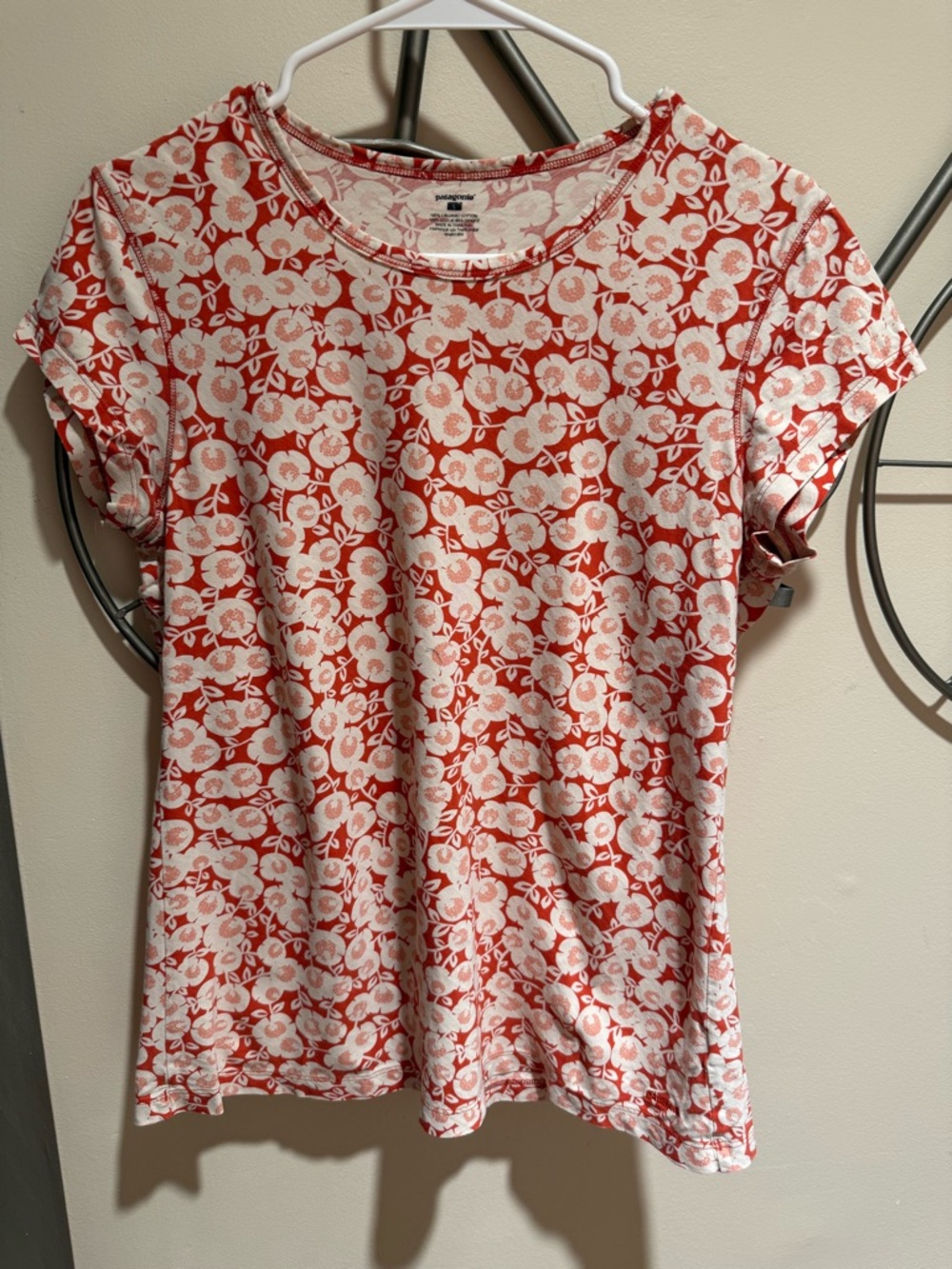 Patagonia Women’s Casual Floral Crewneck Tee Red & White 100% Cotton Size L
